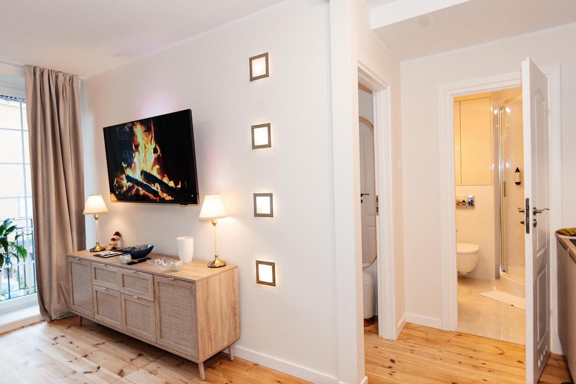 Maya's Flats & 27 - Beautiful On Piwna Street In The Old Town Apartment *