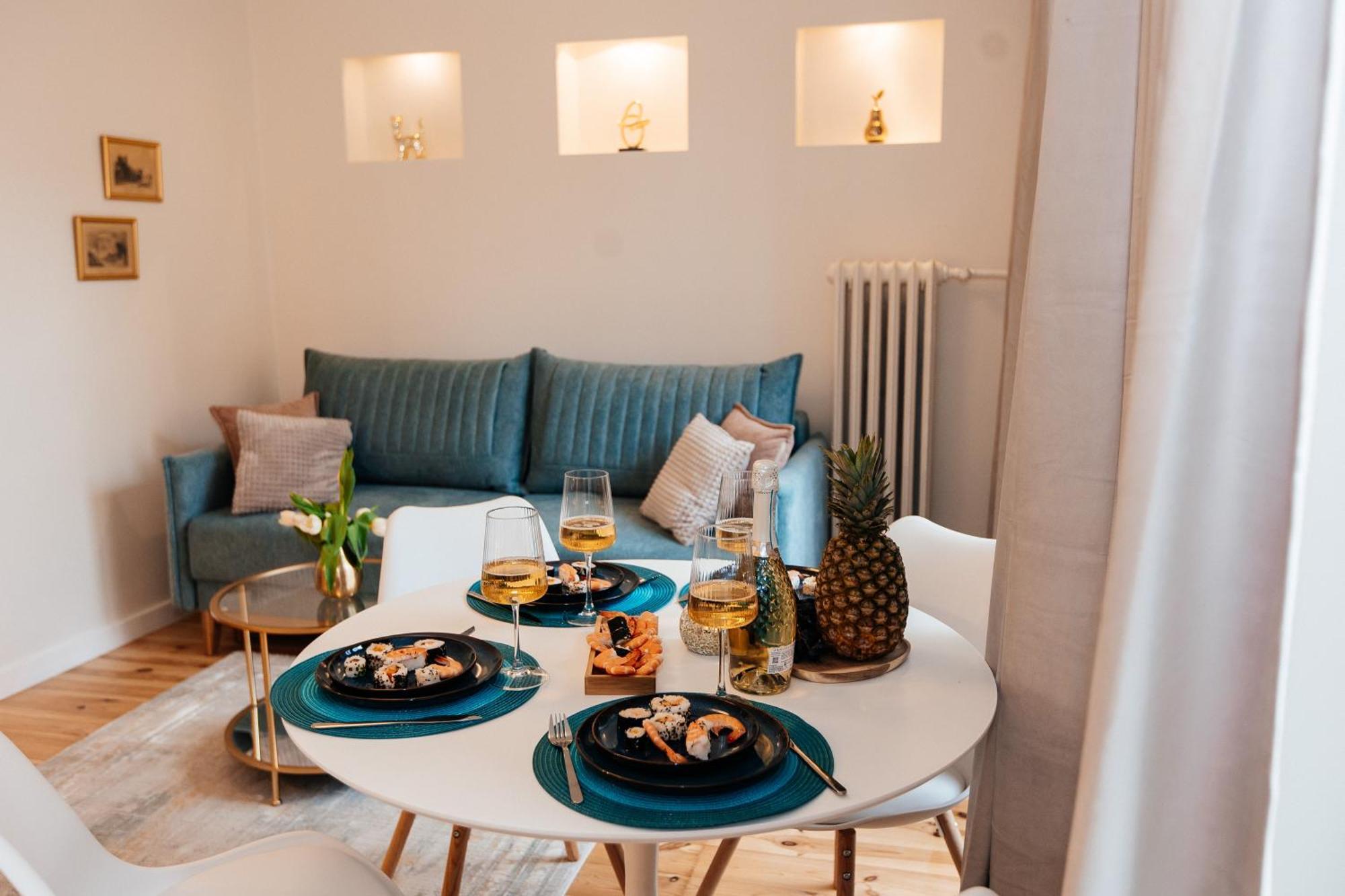 Maya's Flats & 27 - Beautiful On Piwna Street In The Old Town Apartment