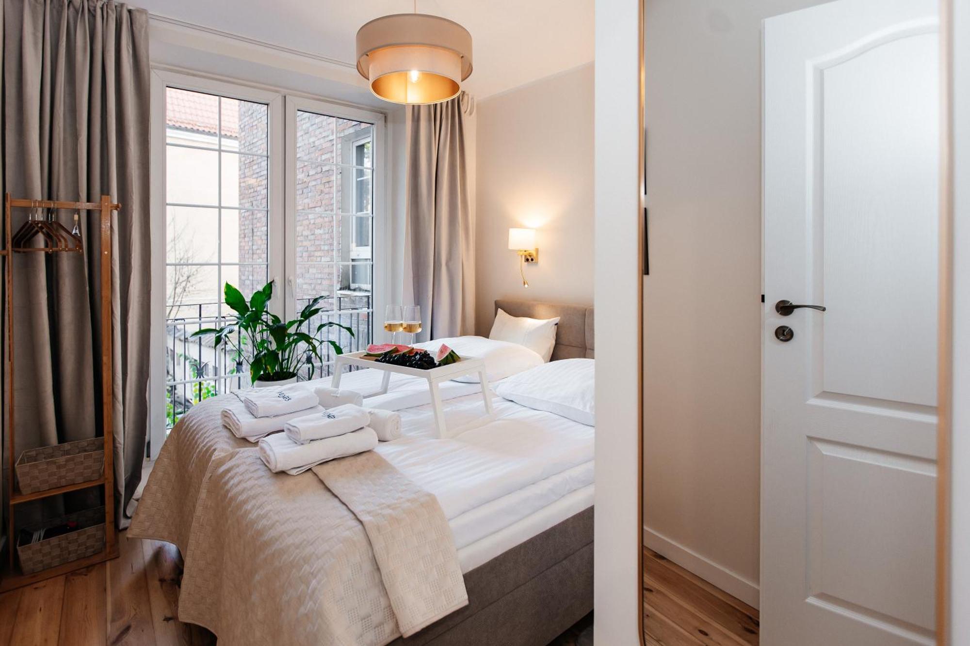 Maya's Flats & 27 - Beautiful On Piwna Street In The Old Town Apartment *
