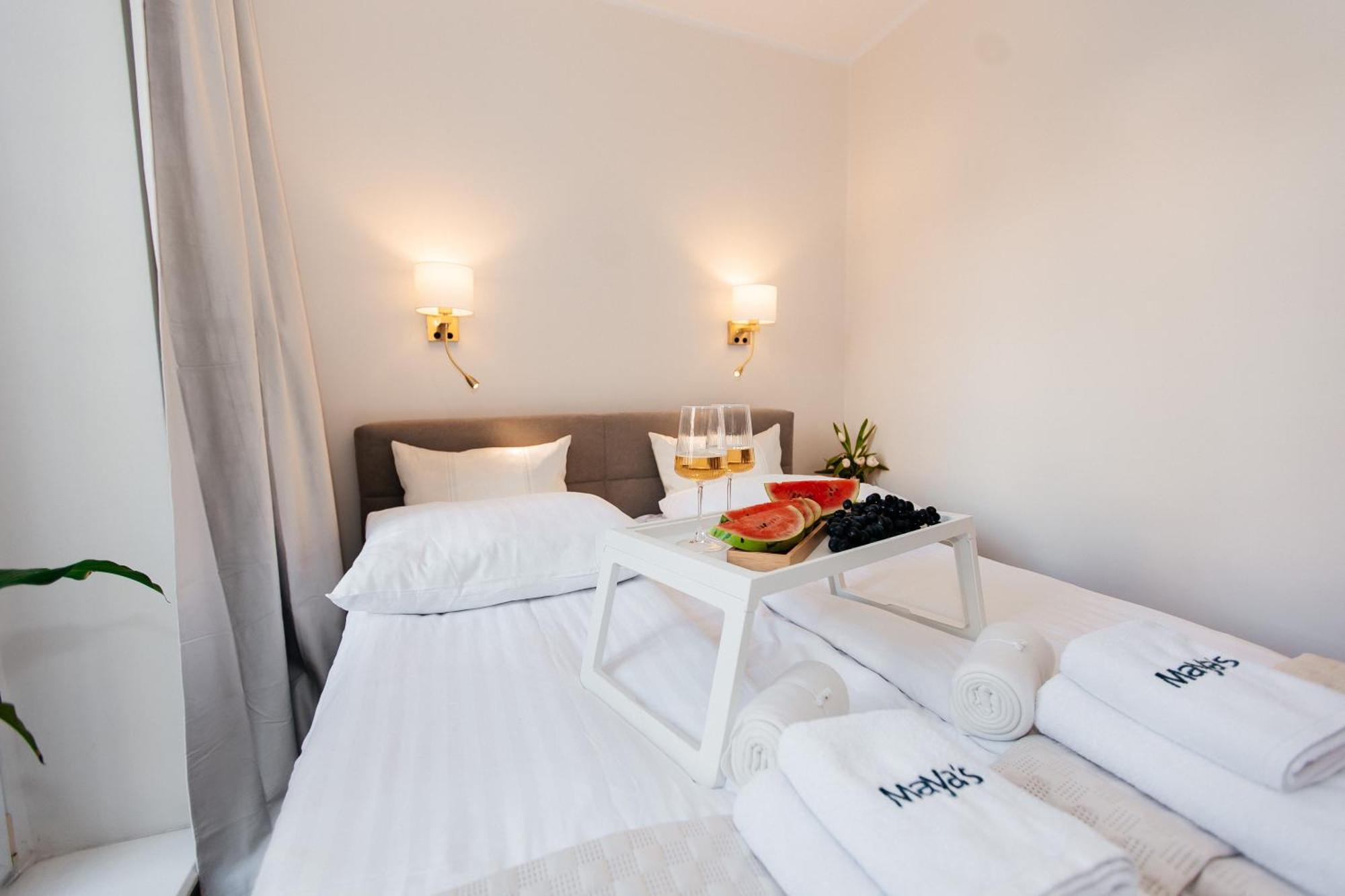 Maya's Flats & 27 - Beautiful On Piwna Street In The Old Town Apartment *