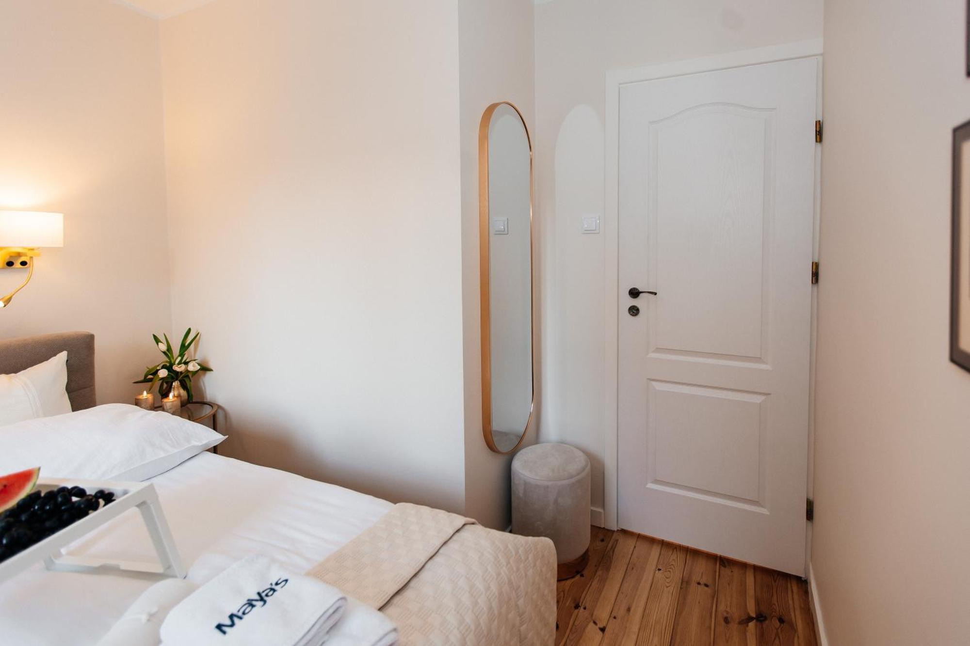 Maya's Flats & 27 - Beautiful On Piwna Street In The Old Town Apartment *